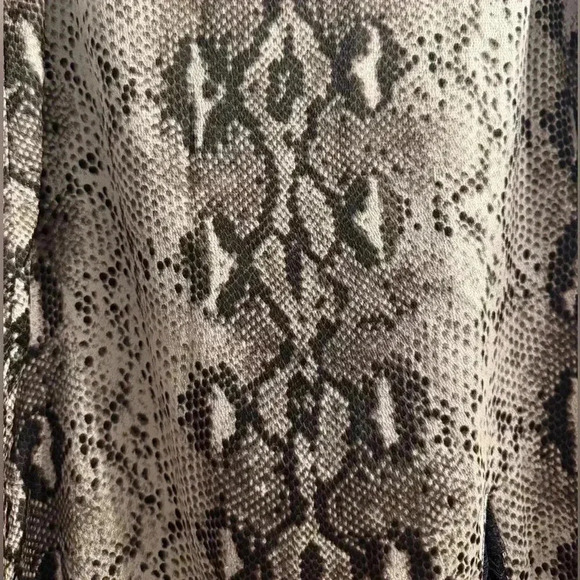 Sen reptile snakeskin print knee length skirt with lace split in front. Small - Picture 5 of 10